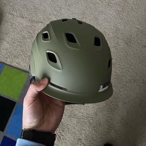 NWOT Smith VANTAGE MIPS - Medium, Mens. Matte Alder Green